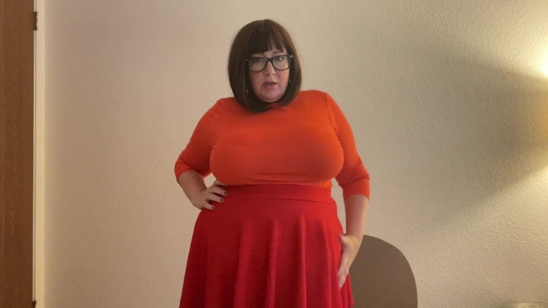 cutejayne: Velma este o curvă pentru vecinul ei