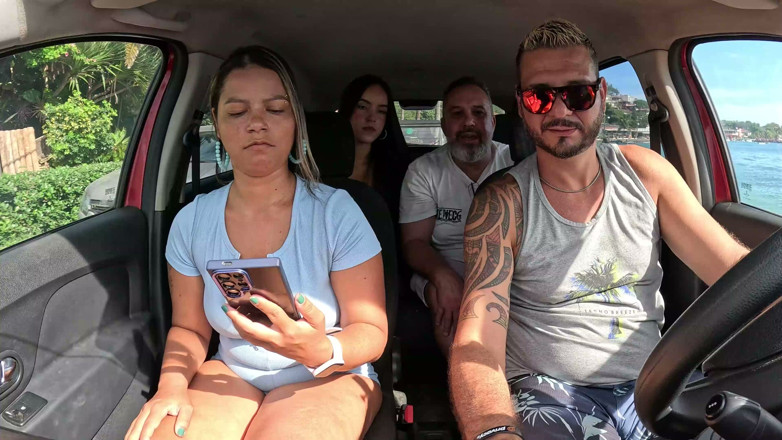 Binho Ted: Ted bekam eine Mitfahrgelegenheit mit dem Paar Mari und Chell...