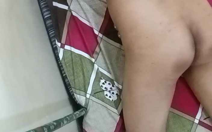 Rockko234: Cowok india lagi asik solo di ranjang sambil bugil