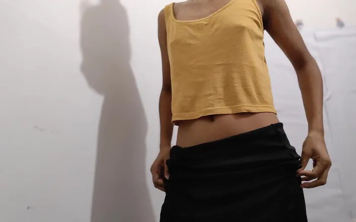 desigirl93: Hot Cute Indian Girl Having Juicy Felling Who Wants to...
