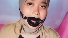 Hijab, plug casero, coño