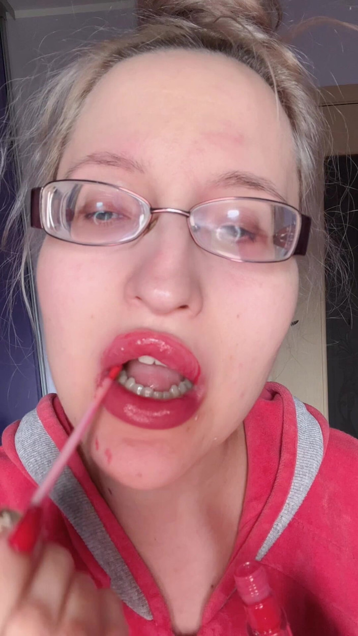 FinDom Goaldigger: Asmr muz pembe ruj yiyor - dudak fetişi yemeği fetişi ruj...