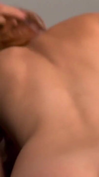 La pornostar rossa Amarna Miller viene scopata davanti a suo marito da Max Deeds