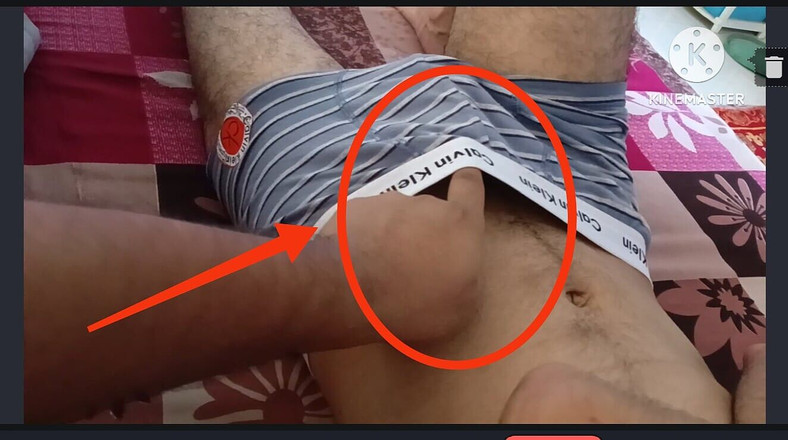 Desi__Panda: Wow, erstes mal um mitternacht, halte ich den großen monsterschwanz...