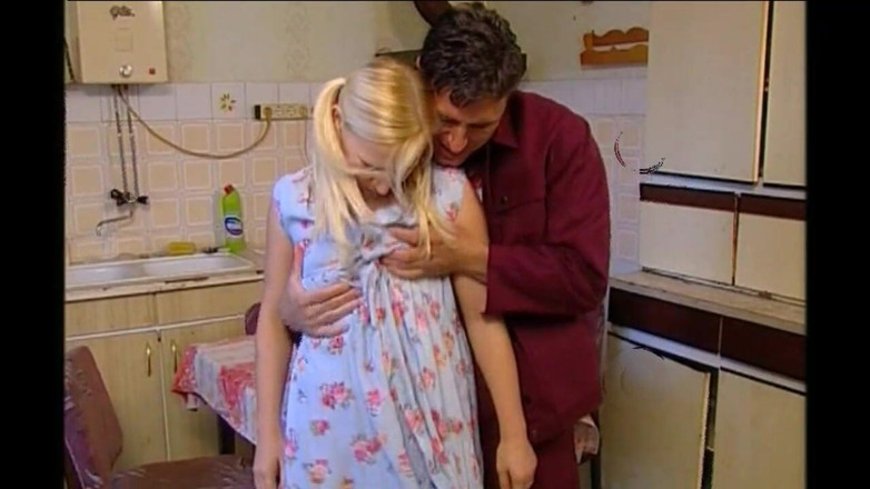 My porn family: Memek temanku yang sangat nakal selalu basah dan seksi