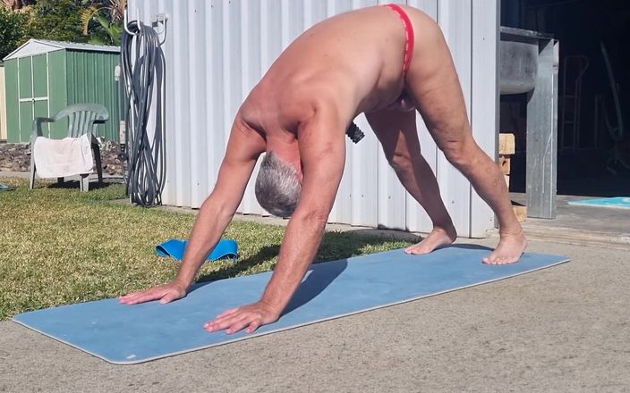 yogiyumyum: Naken träning