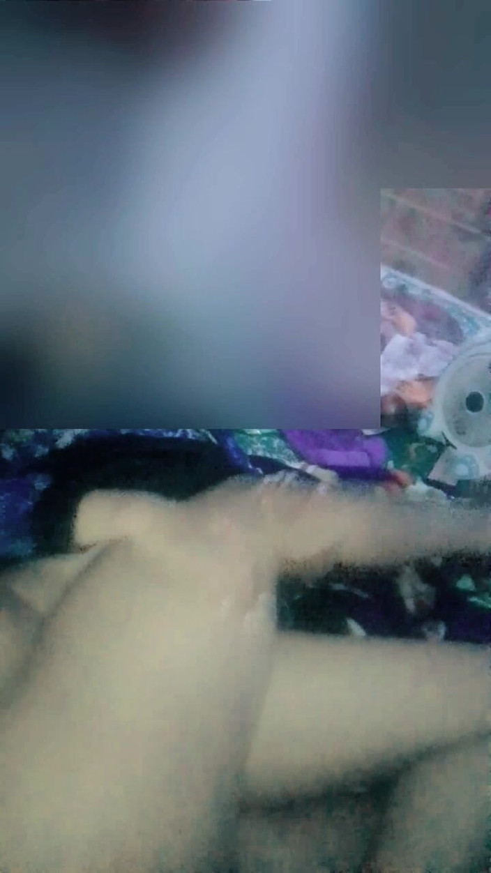 Astriana88: Echte weibliche Mitarbeiterin betrügt ihre Kollegen