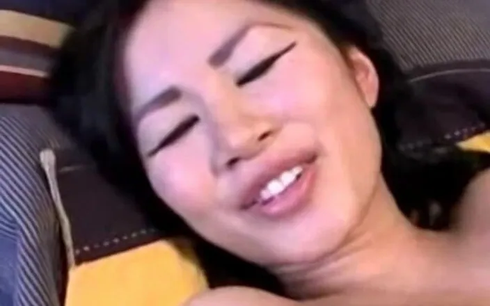 Homegrown Handjob: Horny Asian Siren Thorn Jerks Vince Bond off