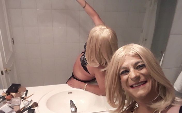 HectorChile1969: Travestit Fernanda Gomez Blonde în lenjerie minusculă
