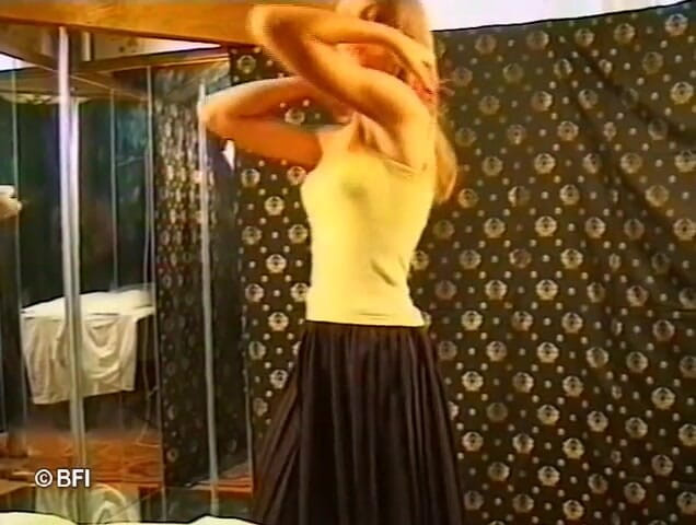 Tight sweet and irrestible sweet teen pussy: ロシアの18 - ダイアナ