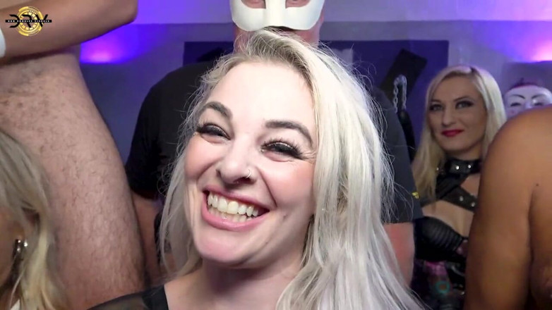Creampie Clinic: blonde care se reproduc fără prezervativ