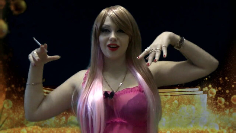 Goddess Misha Goldy: Jóias de ouro, cigarro, você e eu