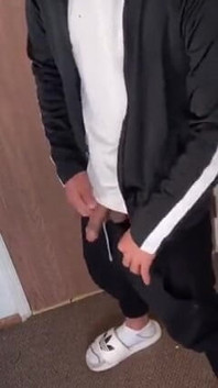 Уничтожая тугую киску моей 18-летней падчерицы