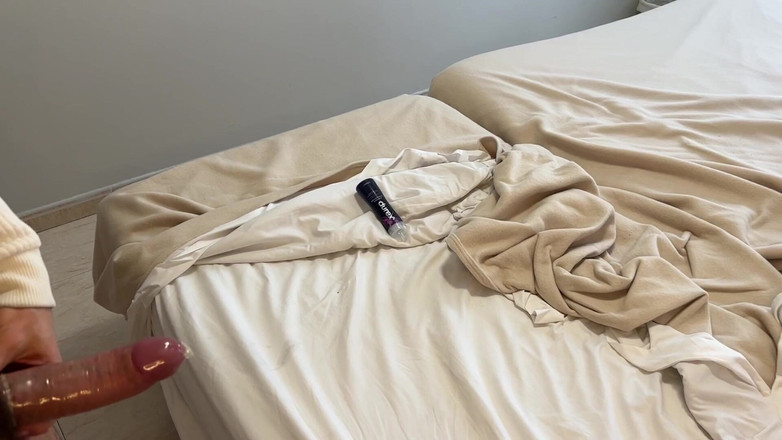 Johnny Hakson: 내 방에 와서 나를 존나게 따먹는 계부