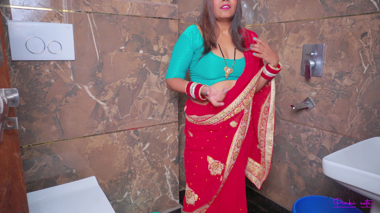 pinki_cute: Na Suhagrat- pas getrouwde Pinki Bhabhi strippen Saree in de...