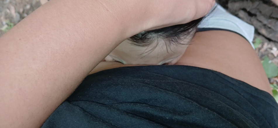Lesbian-illusion: La nostra terza ragazza guarda nel parco quindi nessuno ci...