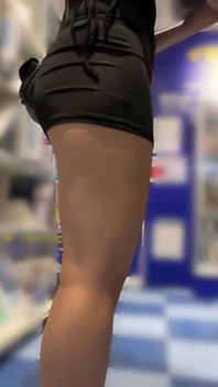 Ekstremalne T-front na Grubej big-hip girl. POV dokucza gładka linia i masywny tyłek