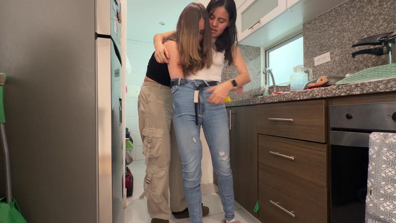 scarlettandc: Tribbing yang membasahi vagina lesbian