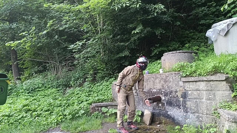 kickerscooter: Ręczny penis przy drodze, prawie złapany