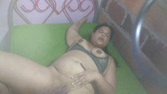 Adribella69: Adribella69遇到了一个陌生人，并给我提供了一份工作，最后以丰富的口交结束，性交和充满牛奶