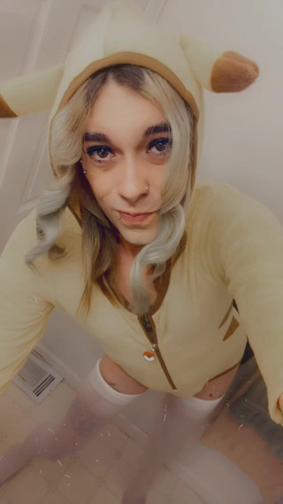 CarmenMelatonin: Nadržená PikaGirl miluje sex