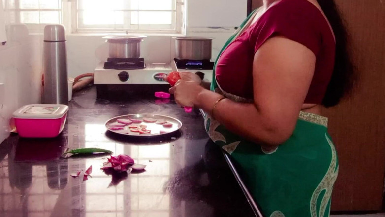 Your Arya: Desi indische stiefmutter mit dicken möpsen von stiefsohn in der...