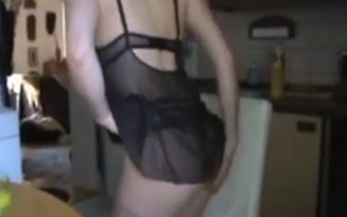 Cuckold MILF: Cocufiage, une MILF femme au foyer avec un étalon à grosse bite...