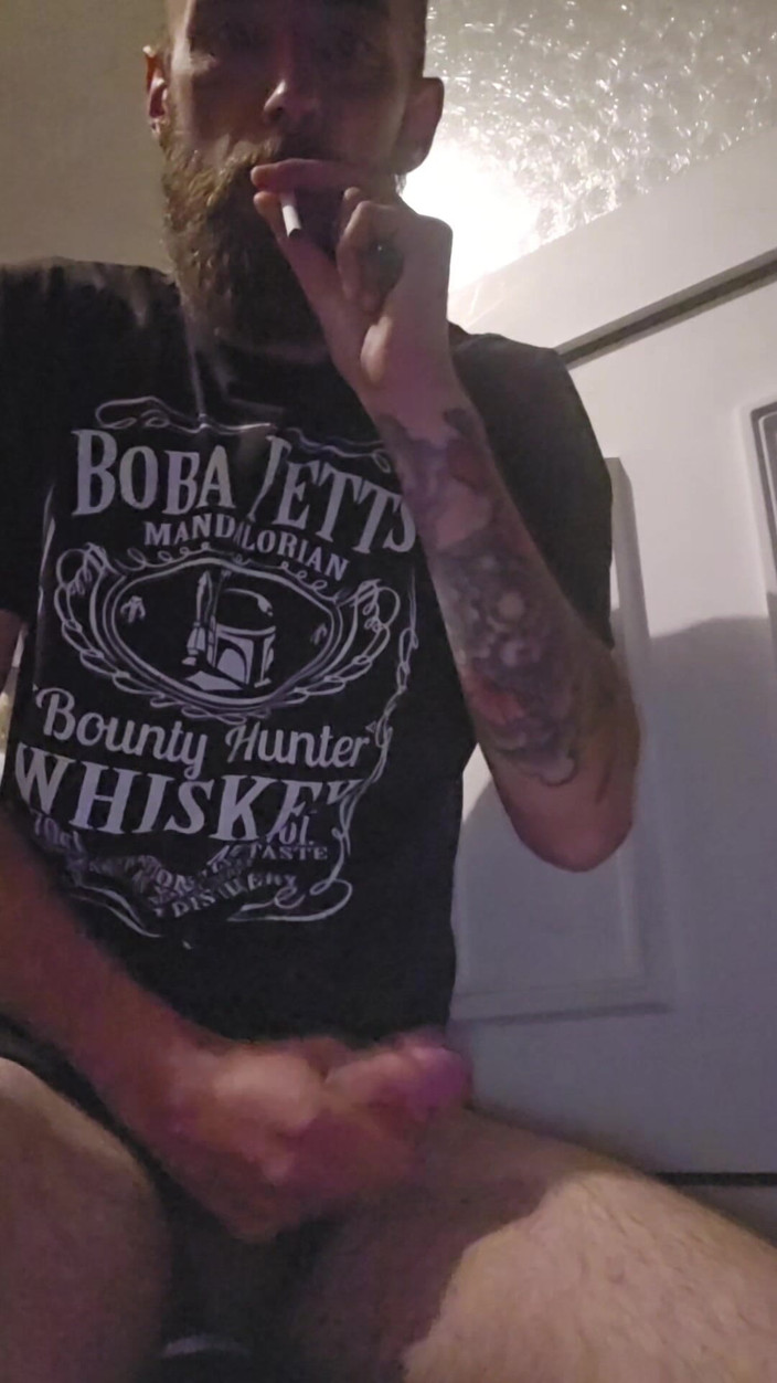 Smoking stoker: Großer schwanz wichst mit rauchenden fetisch, abspritzen