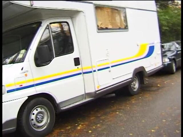Lucky Cooch: Une fille au gros cul se fait baiser par deux...