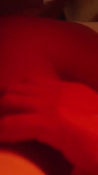 Eine dralle ehefrau kommt wiederholt und bekommt creampies von einem sexuellen Raubtier, obwohl sie einen liebenden ehemann hat