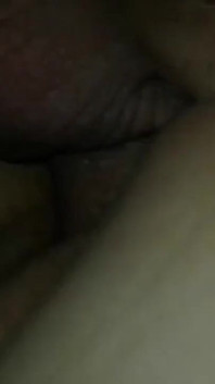 Me follé a mi novia con un coño bien afeitado y cubrié sus hermosos zapatos en semen