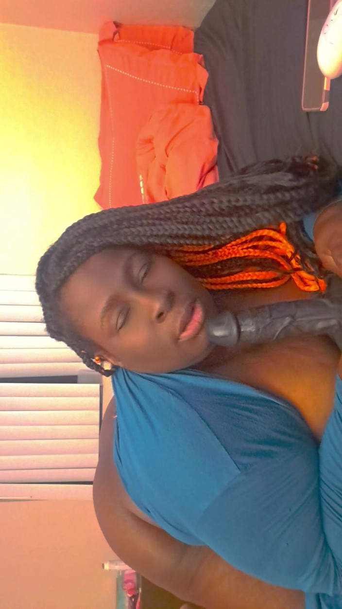 AngelMoca: Nech mě to péro hluboko do krku