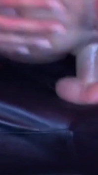 Reifes blondes schätzchen in wilder club-gangbang-orgie verschlingt