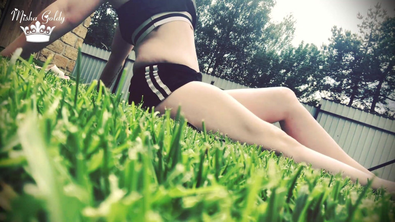 Goddess Misha Goldy: Fetish kaki luar dangle