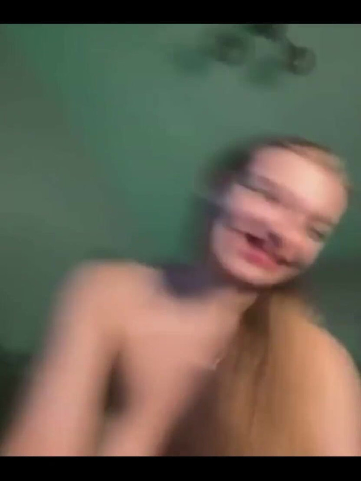 JuiceLussie: Anal Fisting so Hot on Webcam