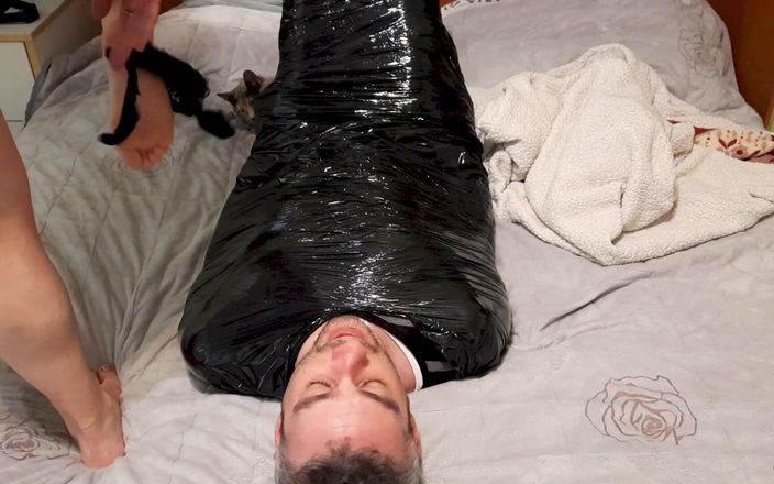 goddess82: Îmi place să te mumific și să te sufoc sub curul...