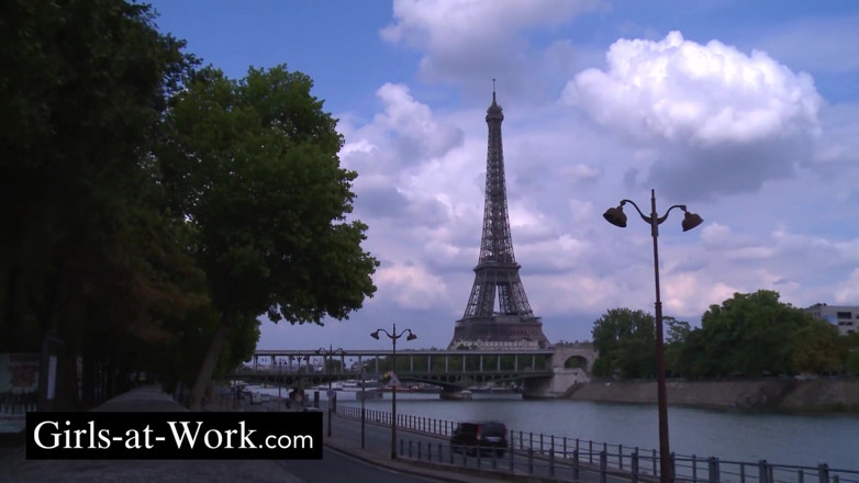 Girls At Work: Una secretaria deliciosa ejemplar