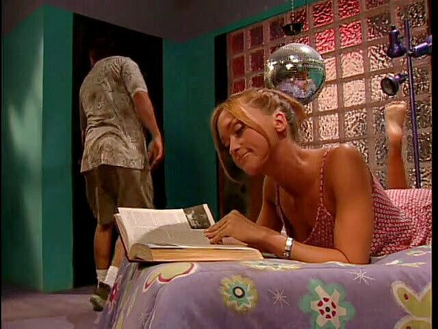 The Babe Next Door: Cewek seksi bermimpi tentang dokternya