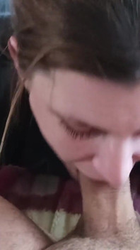 Selbstgedrehter blowjob und kehlenfick mit sperma in mund und gesicht, zusammenstellung