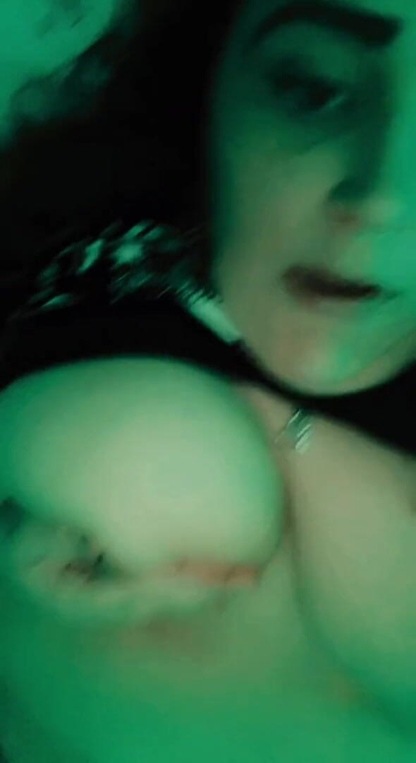 Nikki Danzig: Bbw bagnata e bisognosa