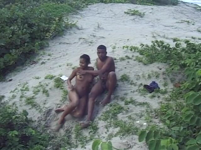Exotic Girls: Horny jamaican couple fucks on the beach
