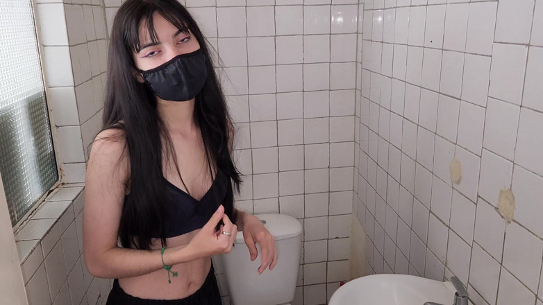 Jopy sex: The Service Employee Is Fucked by Her Boss While Cleaning...