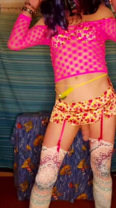 Lizzaali: Home from work at last to play and squirt cum