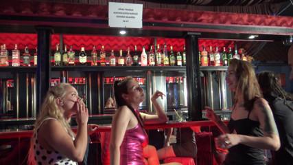 Femdom Austria: Schiaffi in discoteca!