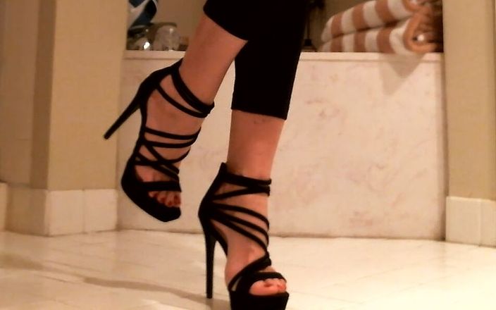 Mysweetfeet4u2c: Heels and sole tease