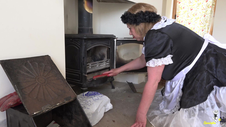 Dirty Doctors Clips: The maid - lighting the fire