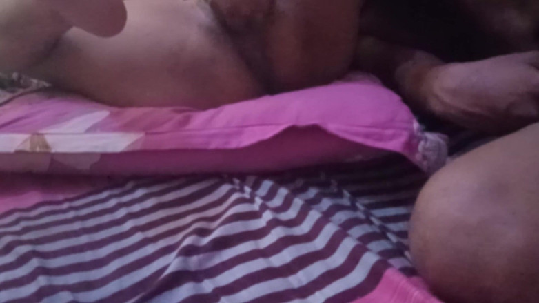 Desimomlover: शादीशुदा बांग्लादेशी जोड़े की पहली रात सेक्स 