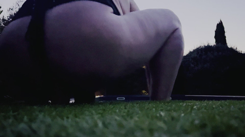 Gina World: Gran culo con puños 2