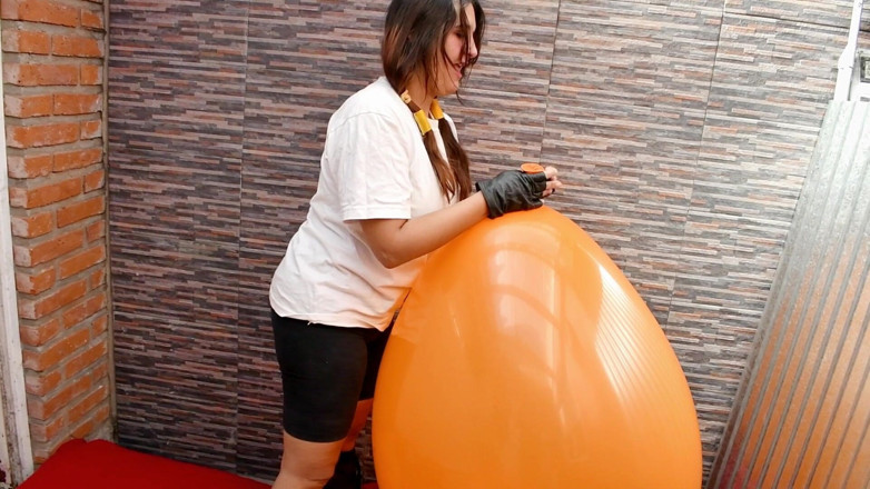 melu_world: Dbz Blow 그리고 36인치 대물 풍선을 타는 Videl - Bunny Looner