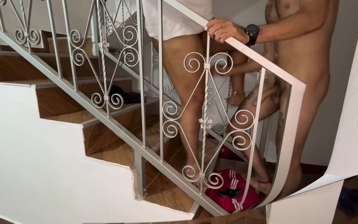 Miaandaxel: Selbstgedrehter sex mit der schlampe meiner stiefmutter auf der treppe,...